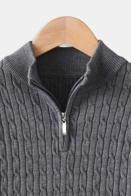 Eleganter Zopfstrickpullover mit Reißverschluss
