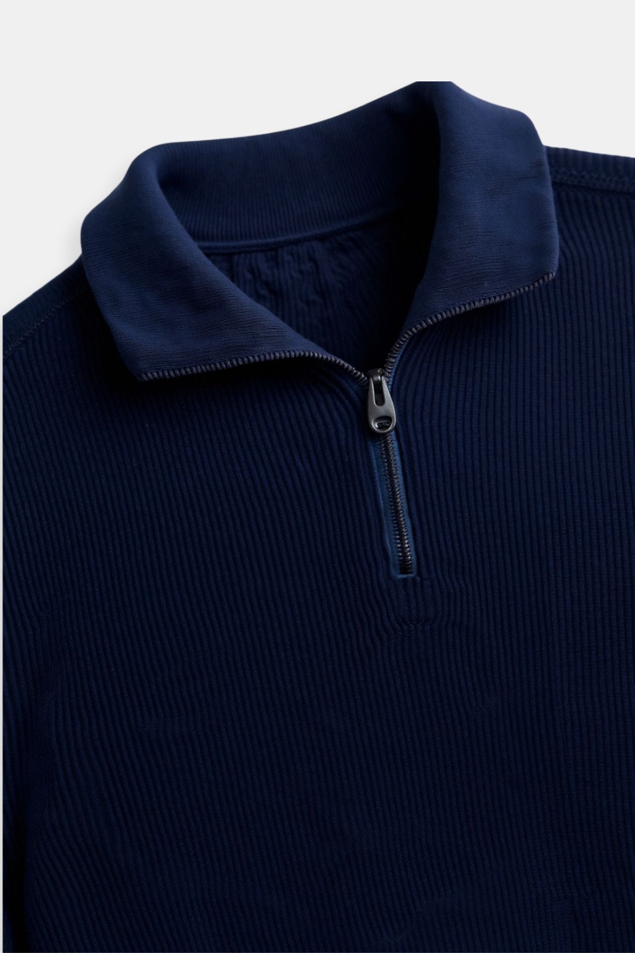 Klassischer Strickpullover mit Reißverschluss & Kontrastkragen