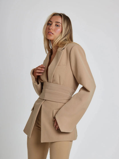 Janina | Eleganter Blazer mit Gürtel – Stilvolles Design für Jede Gelegenheit Zendoo.de