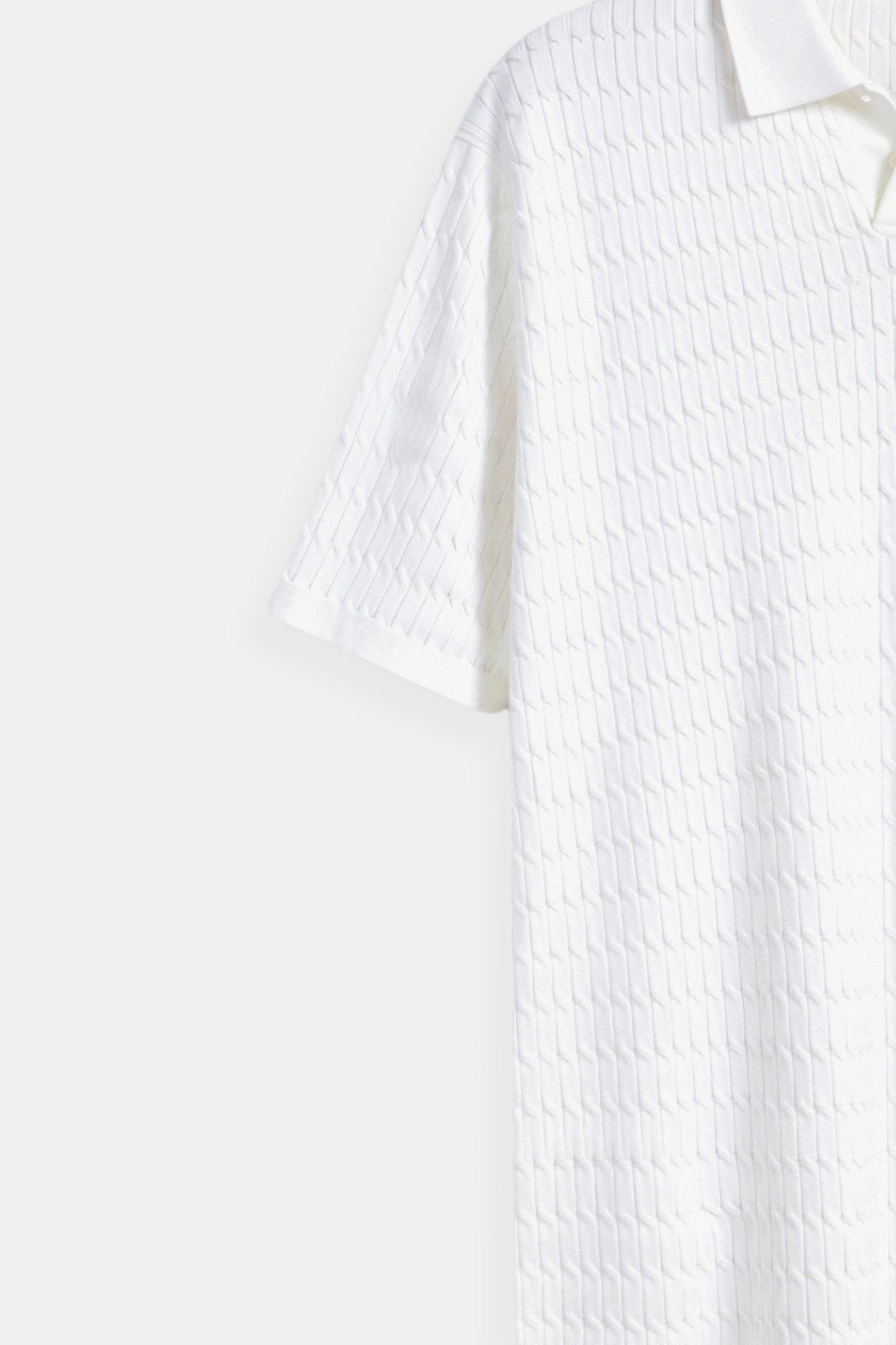 Weißes Strick-Poloshirt mit Strukturmuster