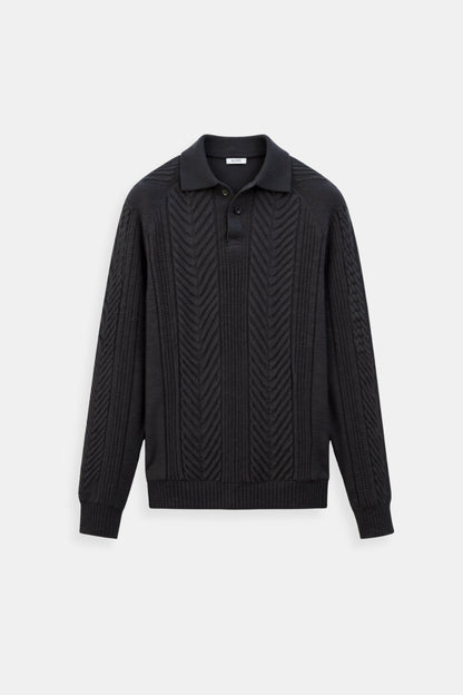 Klassischer Zopfstrickpullover mit Polokragen