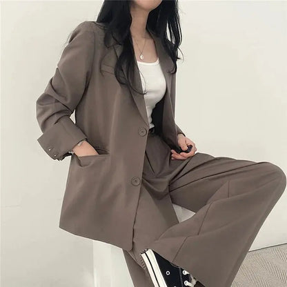 Athena | Einfarbiges Blazer- und gerade geschnittenes Hosen-Set für Damen