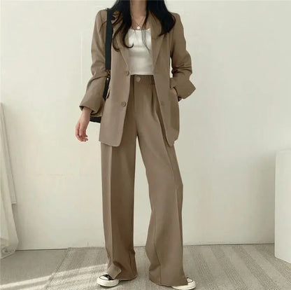 Athena | Einfarbiges Blazer- und gerade geschnittenes Hosen-Set für Damen