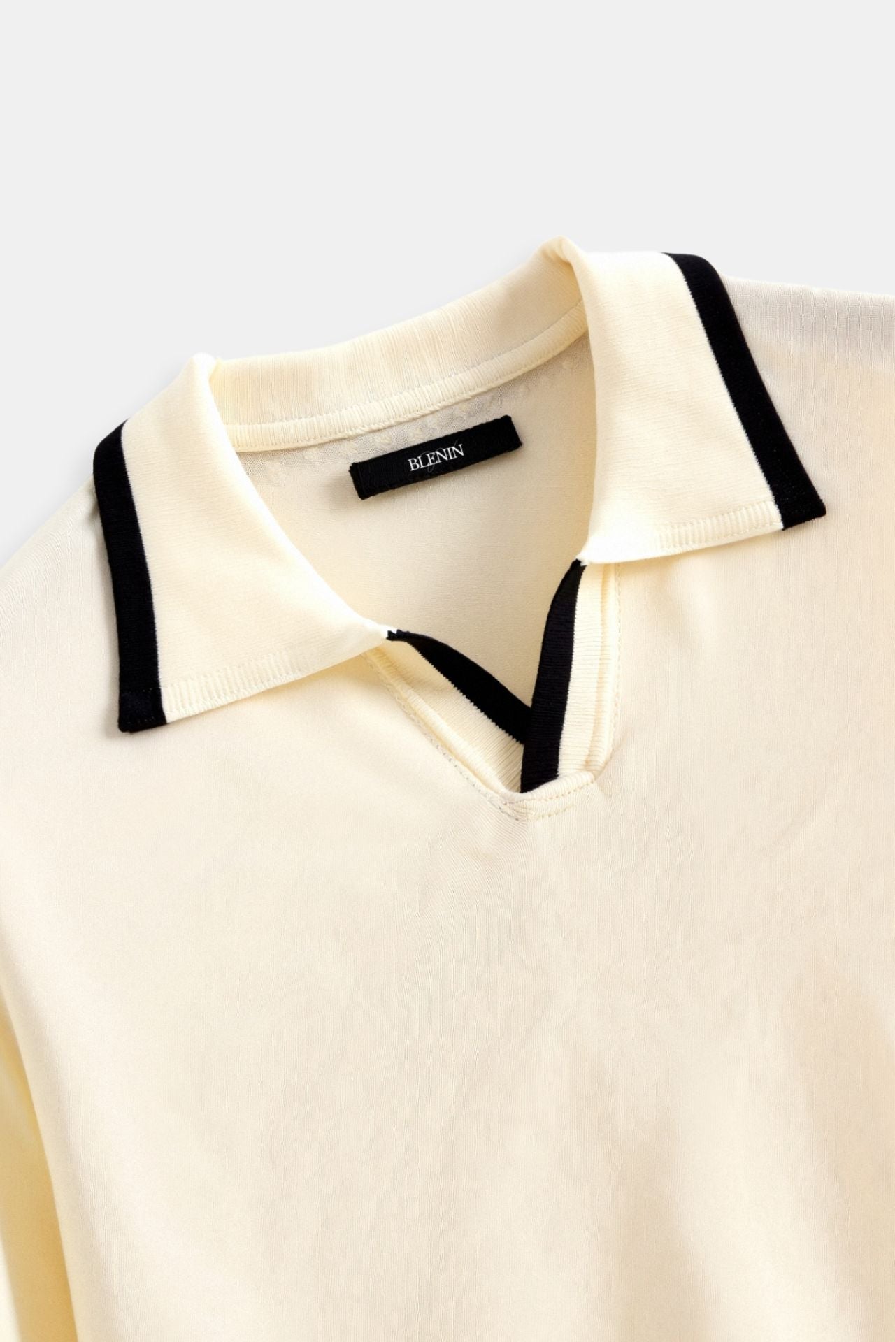 Herren-Poloshirt mit Kontrastdetails – Elegant & Modern