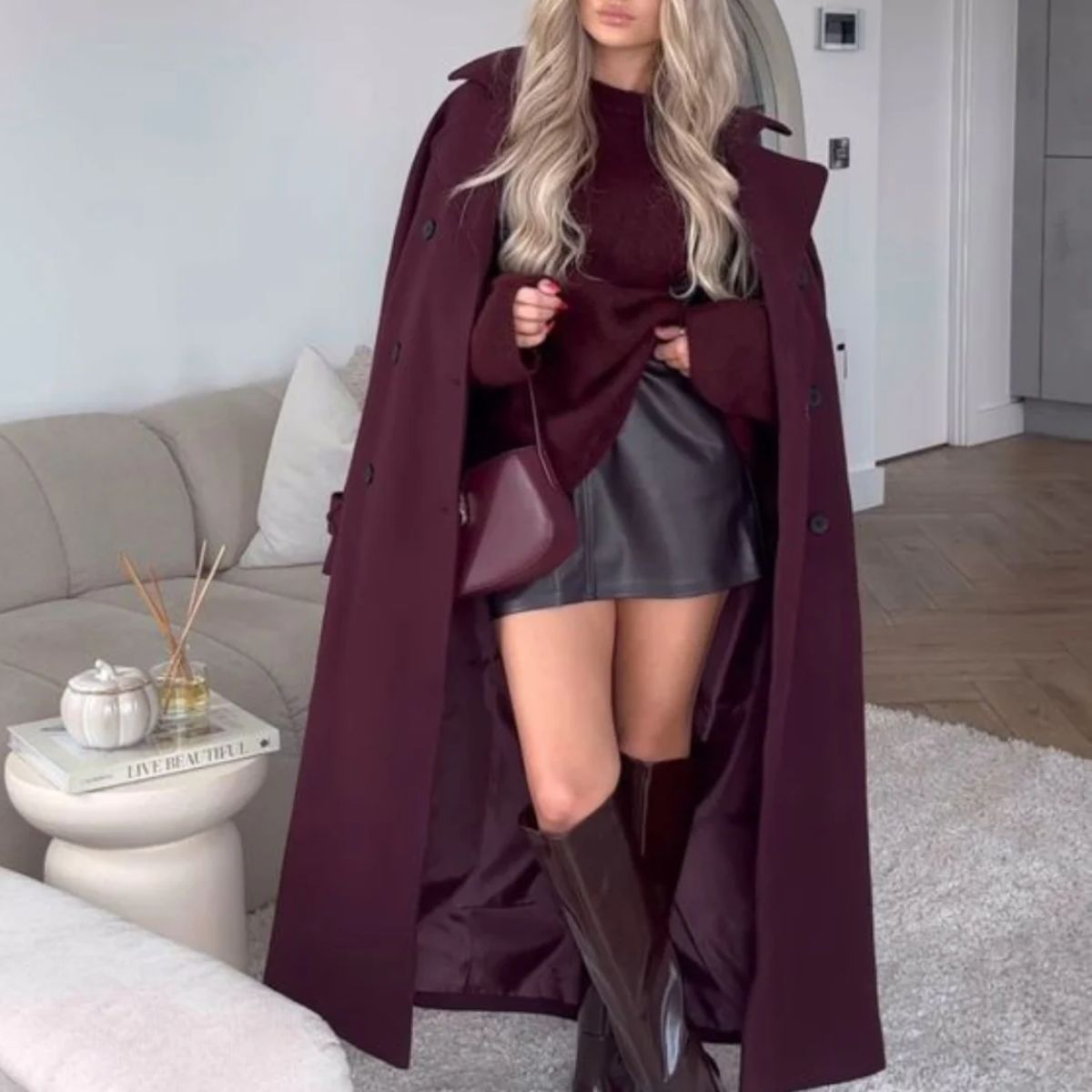 Quinty | Eleganter Trenchcoat in Bordeauxrot mit Gürtel