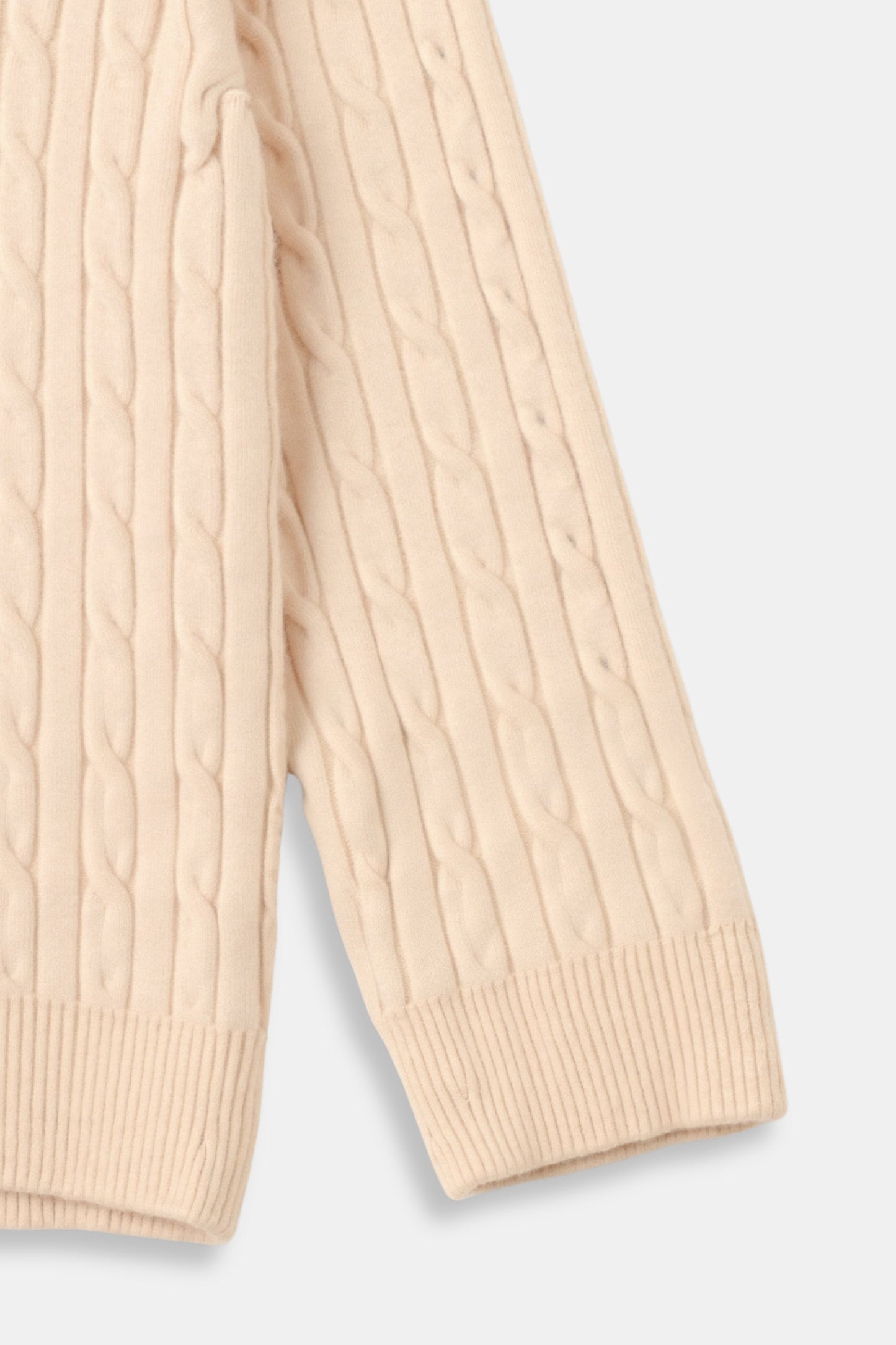 Eleganter Zopfstrickpullover mit Reißverschluss