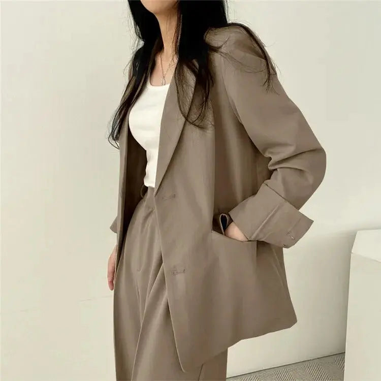 Athena | Einfarbiges Blazer- und gerade geschnittenes Hosen-Set für Damen