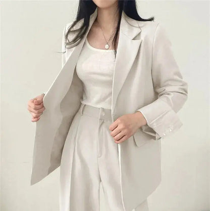 Athena | Einfarbiges Blazer- und gerade geschnittenes Hosen-Set für Damen