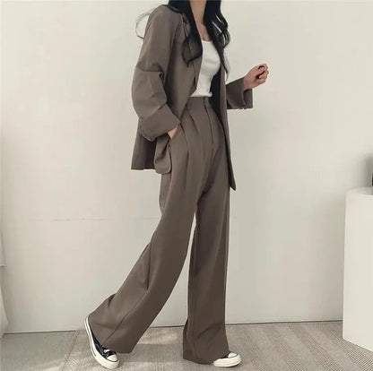 Athena | Einfarbiges Blazer- und gerade geschnittenes Hosen-Set für Damen