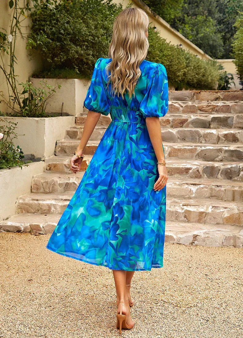 Fließendes Midikleid mit Blumendruck – Blaugrün, V-Ausschnitt & Puffärmel