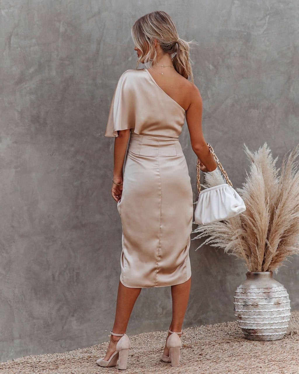 Wilhelmina | Elegantes One-Shoulder Satin-Kleid mit Drapierung