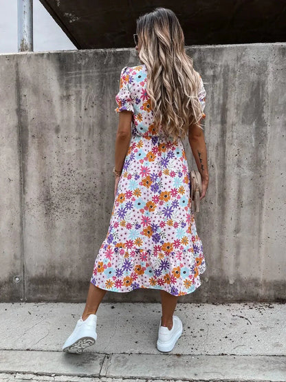 Geblümtes Sommerkleid mit Knopfleiste & Schlitz – Feminin & Bequem
